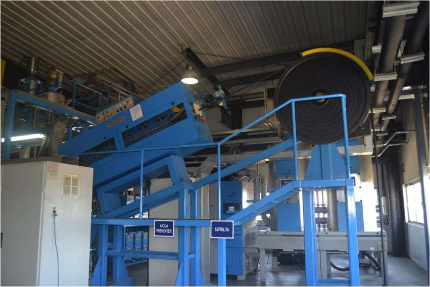 Máquina de triple extrusión